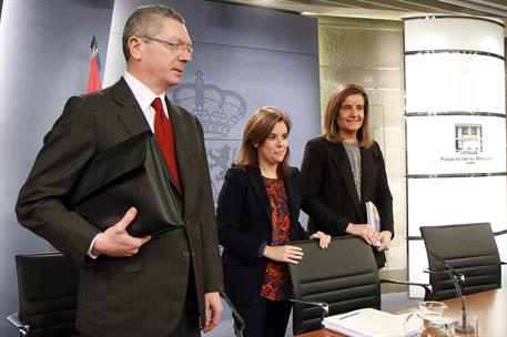 20/12/2013. Consejo de Ministros: Sáenz de Santamaría, Báñez y Gallardón. La vicepresidenta, ministra de la Presidencia y Portavoz, Soraya S...