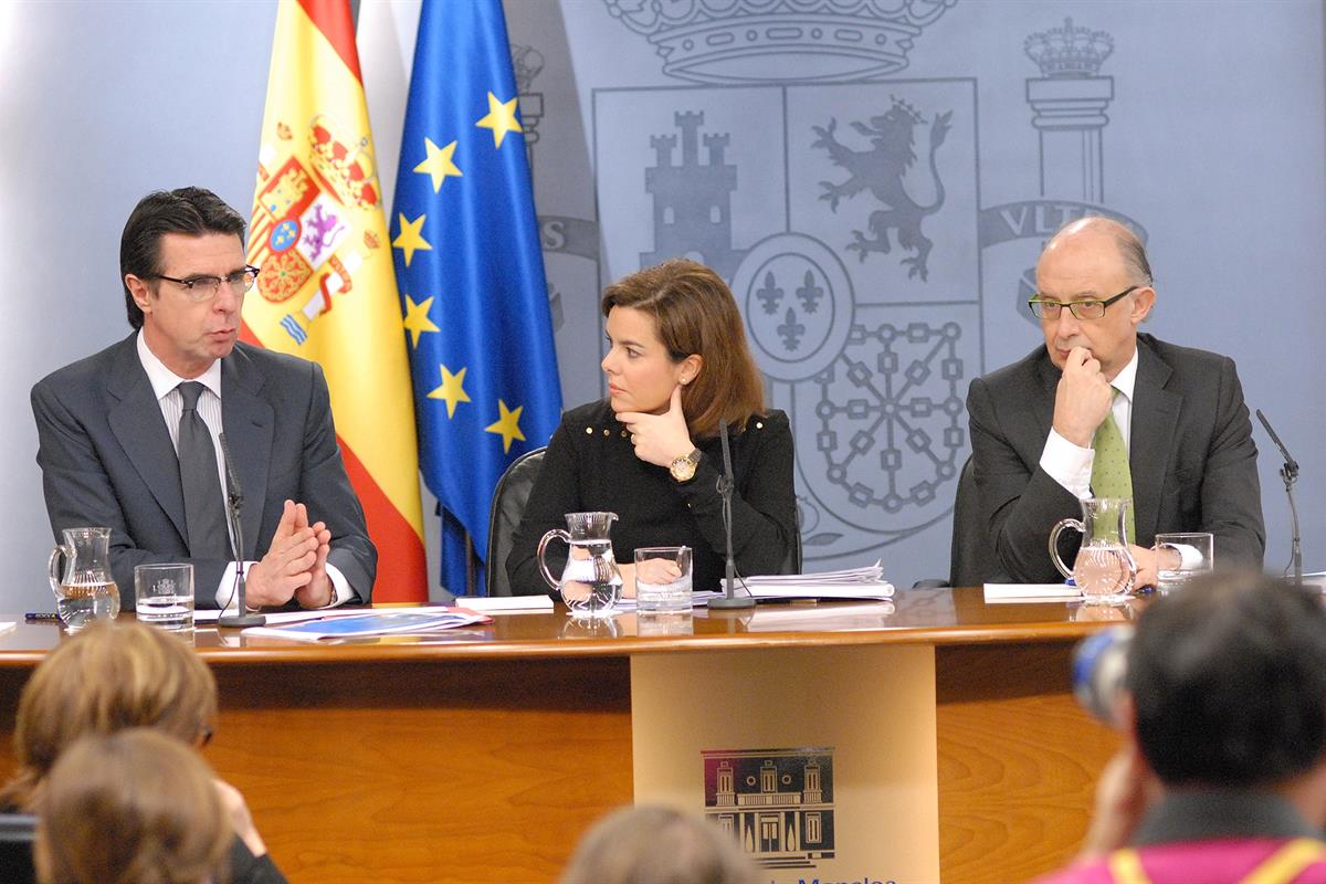 15/02/2013. Consejo de Ministros: Sáenz de Santamaría, Montoro y Soria. La vicepresidenta, ministra de la Presidencia y Portavoz, Soraya Sáe...