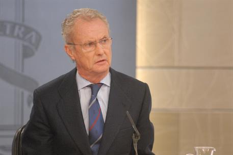18/01/2013. Consejo de Ministros: Sáenz de Santamaría y Morenés. El ministro de Defensa, Pedro Morenés, durante la rueda de prensa posterior...