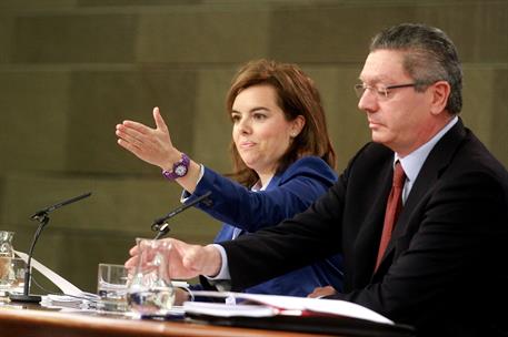 19/07/2013. Consejo de Ministros: Sáenz de Santamaría y Ruiz Gallardón. La vicepresidenta, ministra de la Presidencia y Portavoz, Soraya Sáe...
