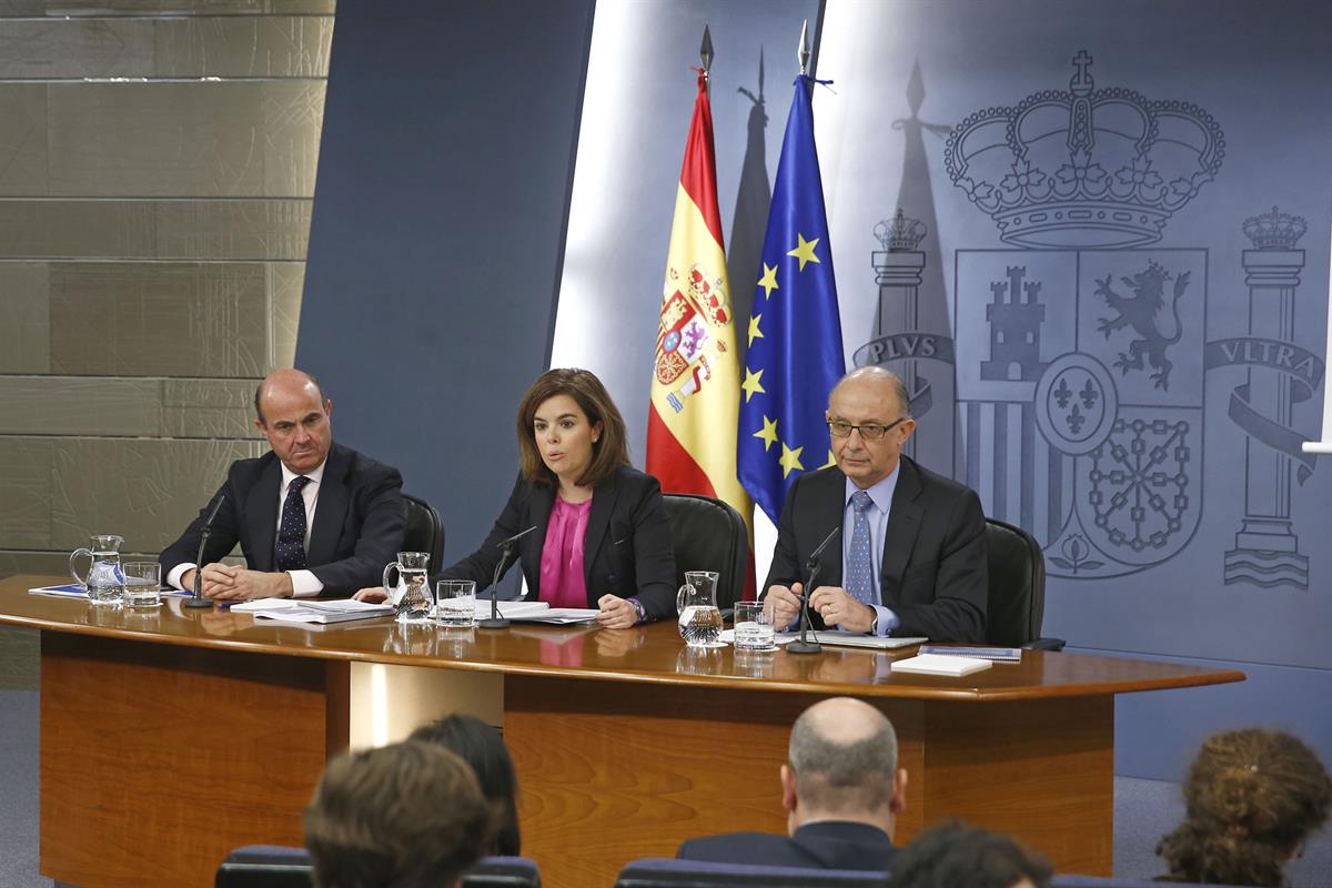 26/04/2013. Consejo de Ministros: Soraya Sáenz,Montoro y De Guindos. La vicepresidenta del Gobierno, ministra de la Presidencia y portavoz, ...