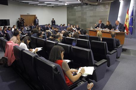 3/10/2014. Consejo de Ministros: Sáenz de Santamaría, De Guindos y Fernández Díaz. La vicepresidenta del Gobierno, ministra de la Presidenci...