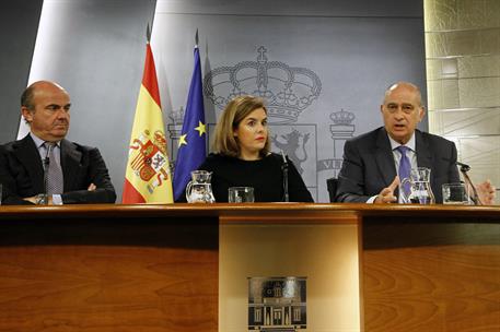 3/10/2014. Consejo de Ministros: Sáenz de Santamaría, De Guindos y Fernández Díaz. La vicepresidenta del Gobierno, ministra de la Presidenci...