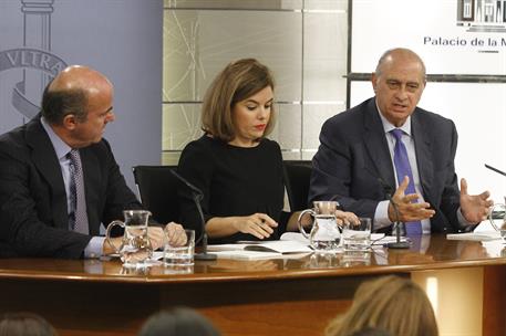 3/10/2014. Consejo de Ministros: Sáenz de Santamaría, De Guindos y Fernández Díaz. La vicepresidenta del Gobierno, ministra de la Presidenci...