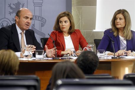5/09/2014. Consejo de Ministros: Sáenz de Santamaría, Báñez y De Guindos. La vicepresidenta del Gobierno, ministra de la Presidencia y porta...