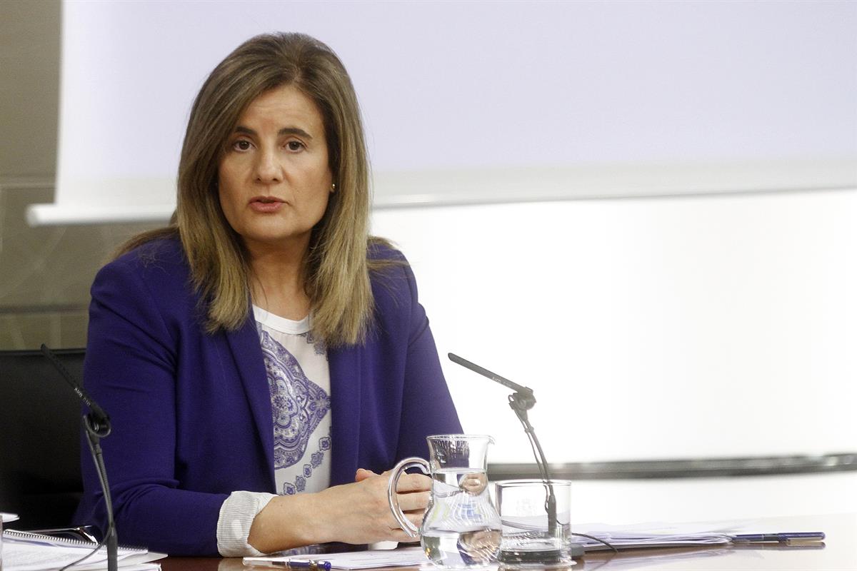 5/09/2014. Consejo de Ministros: Sáenz de Santamaría, Báñez y De Guindos. La ministra de Empleo y Seguridad Social, Fátima Báñez, en la conf...