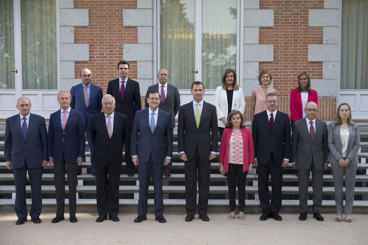 18/07/2014. Consejo de Ministros presidido por S.M. el Rey. El Rey don Felipe VI posa con todos los miembros del Gabinete con motivo de la r...