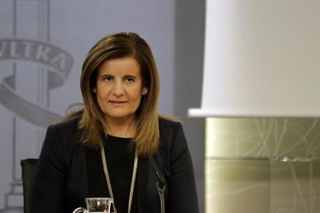 19/12/2014. Consejo de Ministros: Sáenz de Santamaría, Montoro y Báñez. La ministra de Empleo y Seguridad Social, Fátima Báñez, en la rueda ...