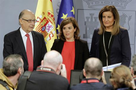 19/12/2014. Consejo de Ministros: Sáenz de Santamaría, Montoro y Báñez. La vicepresidenta del Gobierno, ministra de la Presidencia y portavo...