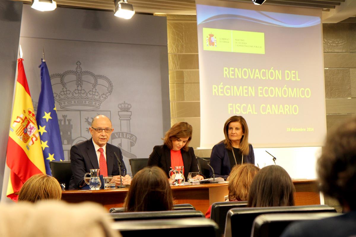 19/12/2014. Consejo de Ministros: Sáenz de Santamaría, Montoro y Báñez. La vicepresidenta del Gobierno, ministra de la Presidencia y portavo...