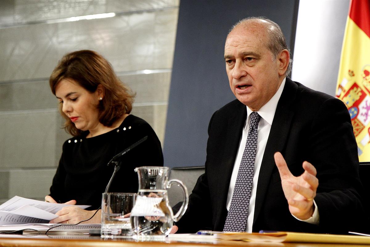 21/11/2014. Consejo de Ministros: Sáenz de Santamaría y Fernández Díaz. La vicepresidenta del Gobierno, ministra de la Presidenta y portavoz...