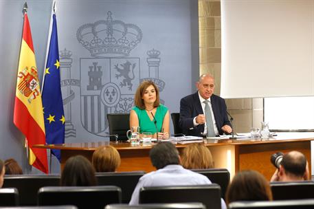 29/08/2014. Consejo de Ministros: Sáenz de Santamaría y Fernández Díaz. La vicepresidenta del Gobierno, ministra de la Presidencia y portavo...