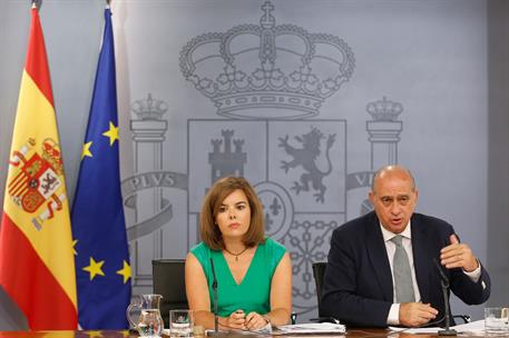 29/08/2014. Consejo de Ministros: Sáenz de Santamaría y Fernández Díaz. La vicepresidenta del Gobierno, ministra de la Presidencia y portavo...