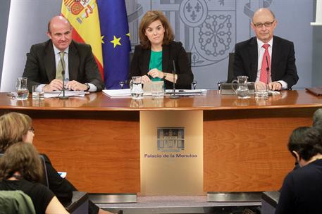 30/04/2014. Consejo de Ministros: Sáenz de Santamaría, Montoro y de Guindos. Soraya Sáenz de Santamaría, vicepresidenta del Gobierno, minist...