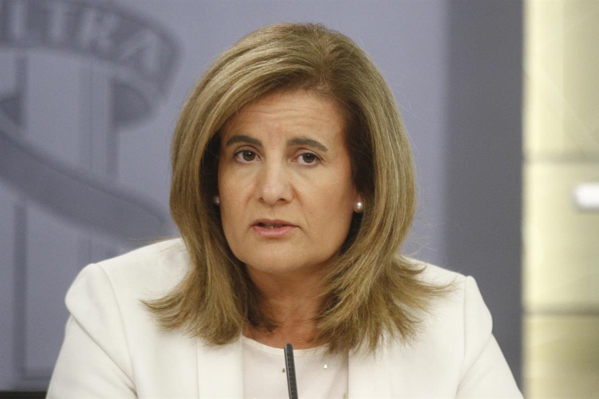 5/06/2015. Consejo de Ministros: Sáenz de Santamaría y Báñez. La ministra de Empleo y Seguridad Social, Fátima Báñez, en la rueda de prensa ...