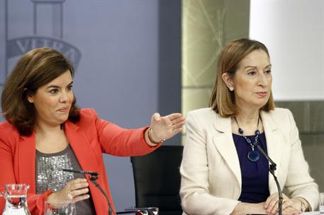 8/05/2015. Consejo de Ministros: Sáenz de Santamaría, Pastor. La vicepresidenta del Gobierno, Soraya Sáenz de Santamaría, y la Ministra de F...