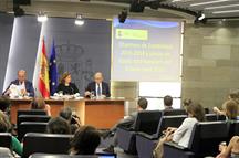 Soraya Sáenz de Santamaría, Luis de Guindos y Cristóbal Montoro (Foto: Pool Moncloa)