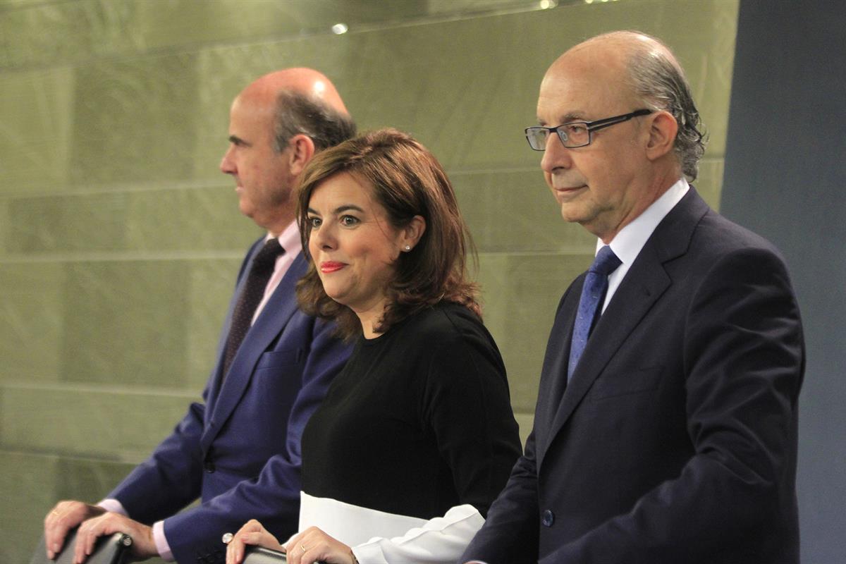 10/07/2015. Consejo de Ministros: Sáenz de Santamaría, De Guindos y Montoro. La vicepresidenta del Gobierno, ministra de la Presidencia y po...