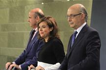 Soraya Sáenz de Santamaría, Luis de Guindos y Cristóbal Montoro (Foto: Pool Moncloa)