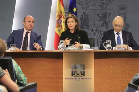 10/07/2015. Consejo de Ministros: Sáenz de Santamaría, De Guindos y Montoro. La vicepresidenta del Gobierno, ministra de la Presidencia y po...