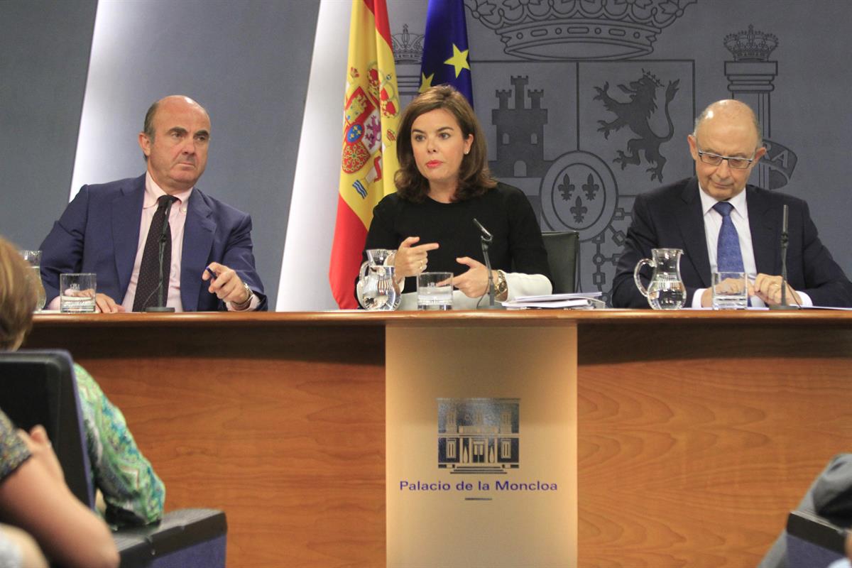 10/07/2015. Consejo de Ministros: Sáenz de Santamaría, De Guindos y Montoro. La vicepresidenta del Gobierno, ministra de la Presidencia y po...