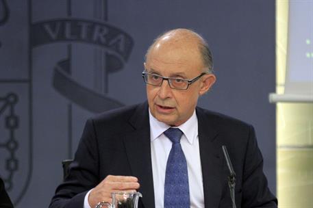 10/07/2015. Consejo de Ministros: Sáenz de Santamaría, De Guindos y Montoro. El ministro de Hacienda y Administraciones Públicas, Cristóbal ...