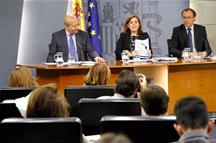 Soraya Sáenz de Santamaría, Alfonso Alonso y José Antonio Wert (Foto: Pool Moncloa)