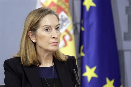 23/01/2015. Consejo de Ministros: Sáenz de Santamaría, Pastor y Alonso. La ministra de Fomento, Ana Pastor, en la rueda de prensa posterior ...