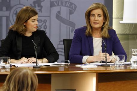 24/04/2015. Consejo de Ministros: Sáenz de Santamaría y Báñez. La vicepresidenta del Gobierno, ministra de la Presidencia y portavoz del Gob...
