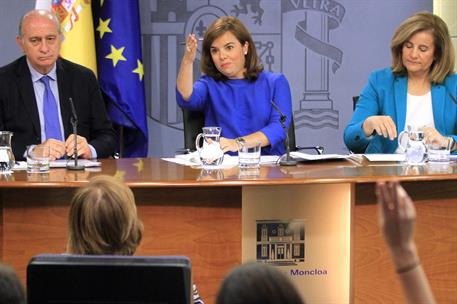 24/07/2015. Consejo de Ministros: Sáenz de Santamaría, Fernández Díaz y Báñez. La vicepresidenta del Gobierno, ministra de la Presidencia y ...