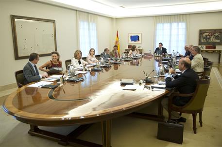 28/08/2015. Reunión de ejecutivo para celebrar el Consejo de Ministros.. El Gabinete reunido en el Palacio de la Moncloa para la celebración...