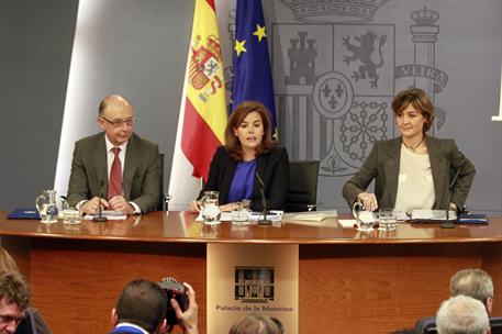 9/01/2015. Consejo de Ministros: Sáenz de Santamaría, Montoro y García Tejerina. La vicepresidenta del Gobierno, ministra de la Presidencia ...