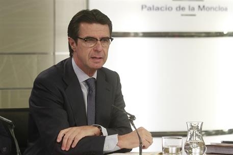 16/10/2015. Consejo de Ministros: Sáenz de Santamaría y Soria. El ministro de Industria, Energía y Turismo, José Manuel Soria, en la rueda d...