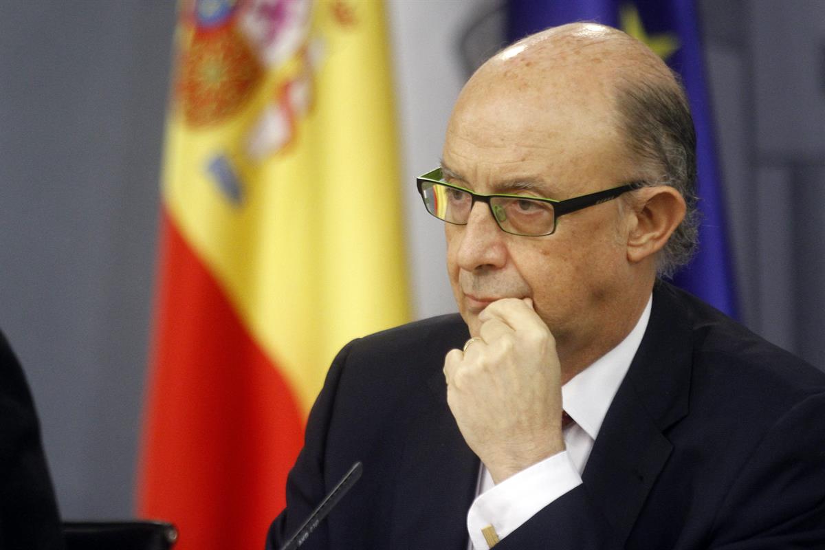 2/12/2016. Consejo de Ministros: Méndez de Vigo, Montoro y De Guindos. El ministro de Hacienda y Función Pública, Cristóbal Montoro, durante...