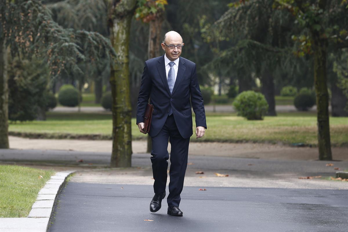 4/11/2016. Gobierno de la XII Legislatura. El ministro de Hacienda y Función Pública, Cristóbal Montoro, a su llegada a la reunión del Conse...