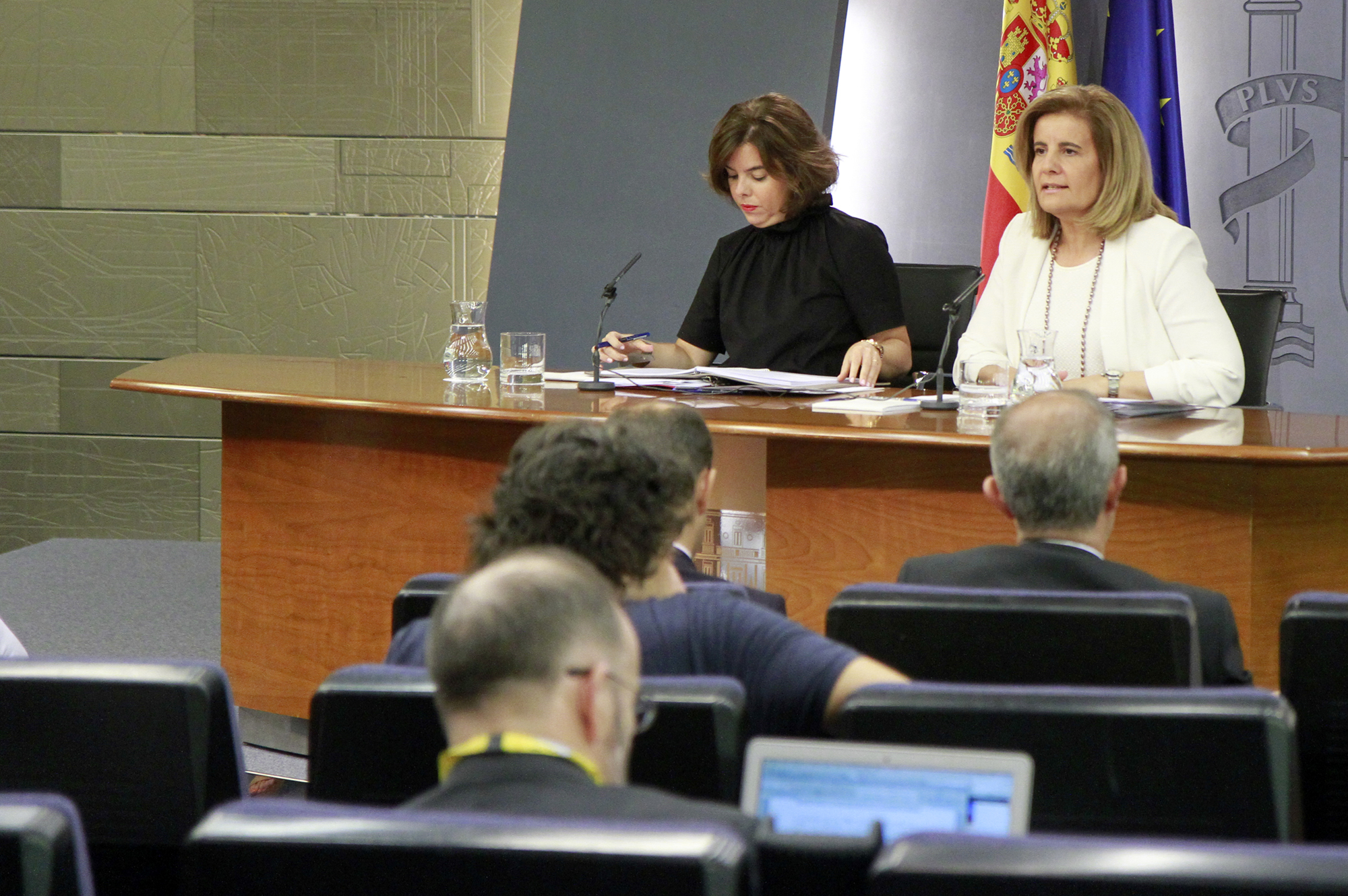 5/08/2016. Consejo de Ministros: Sáenz de Santamaría y Báñez. La vicepresidenta del Gobierno en funciones, Soraya Sáenz de Santamaría, y la ...