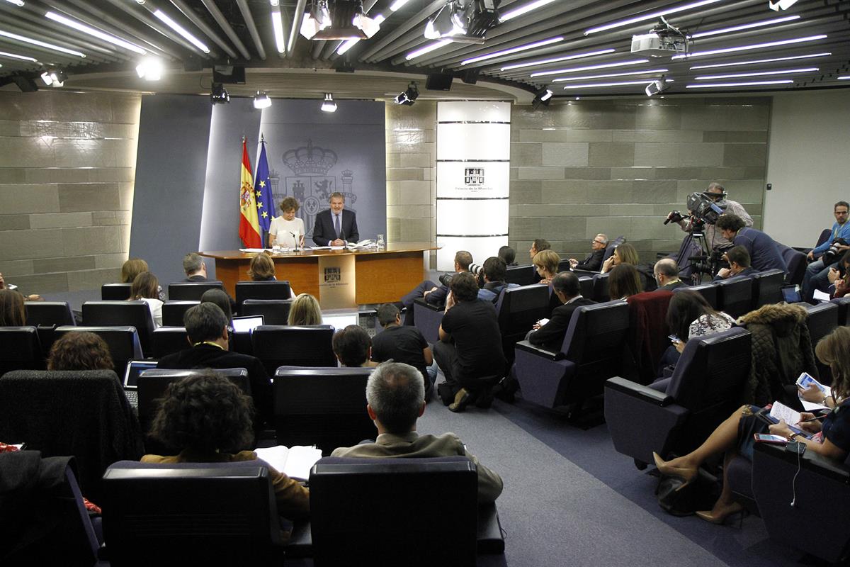 11/11/2016. Consejo de Ministros: Méndez de Vigo y García Tejerina. El ministro de Educación, Cultura y Deporte y portavoz del Gobierno, Íñi...