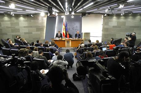 22/01/2016. Consejo de Ministros: Sáenz de Santamaría, De Guindos y Méndez de Vigo. La vicepresidenta del Gobierno, Soraya Sáenz de Santamar...