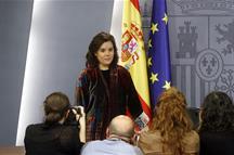 La vicepresidenta del Gobierno en funciones, Soraya Sáenz de Santamaría, en rueda de prensa (Foto: Pool Moncloa)