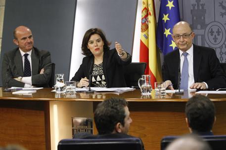 29/04/2016. Consejo de Ministros: Sáenz de Santamaría, De Guindos y Montoro. La vicepresidenta, ministra de la Presidencia y portavoz del Go...