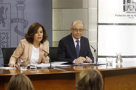 30/09/2016. Consejo de Ministros: Sáenz de Santamaría y Montoro. La vicepresidenta, ministra de la Presidencia y portavoz del Gobierno en fu...