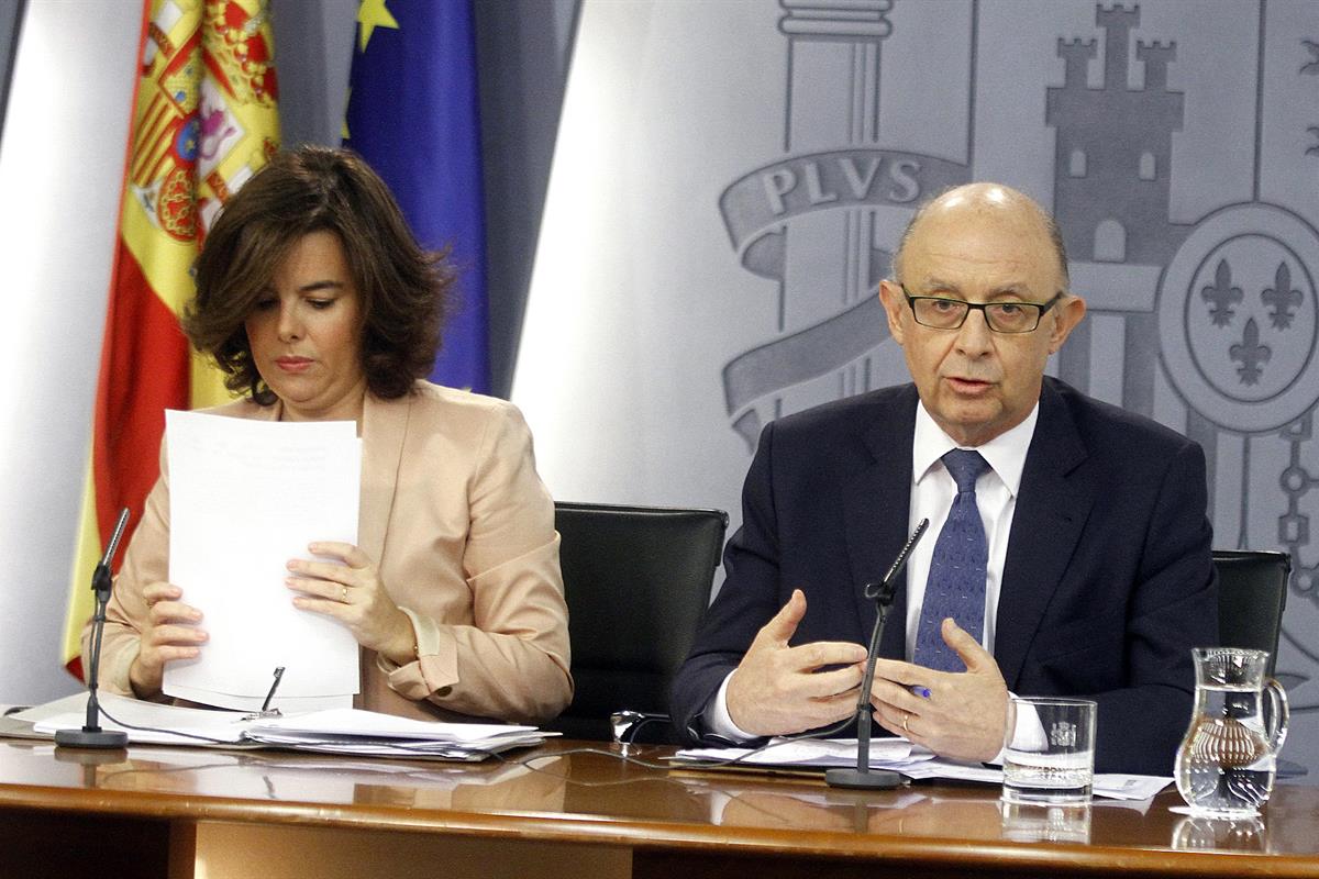 30/09/2016. Consejo de Ministros: Sáenz de Santamaría y Montoro. La vicepresidenta, ministra de la Presidencia y portavoz del Gobierno en fu...