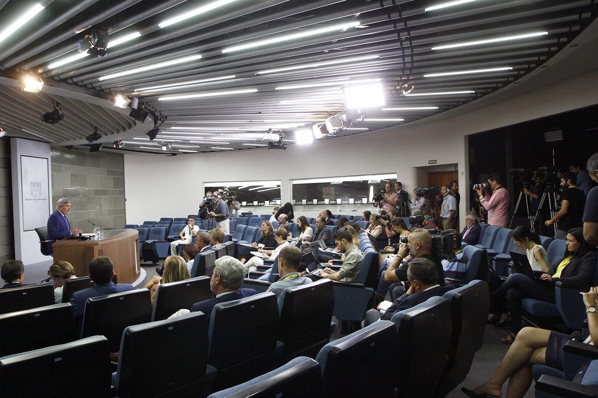 1/09/2017. Consejo de Ministros: Méndez de Vigo. Vista panorámica de la sala de prensa en la que el ministro de Educación, Cultura y Deporte...