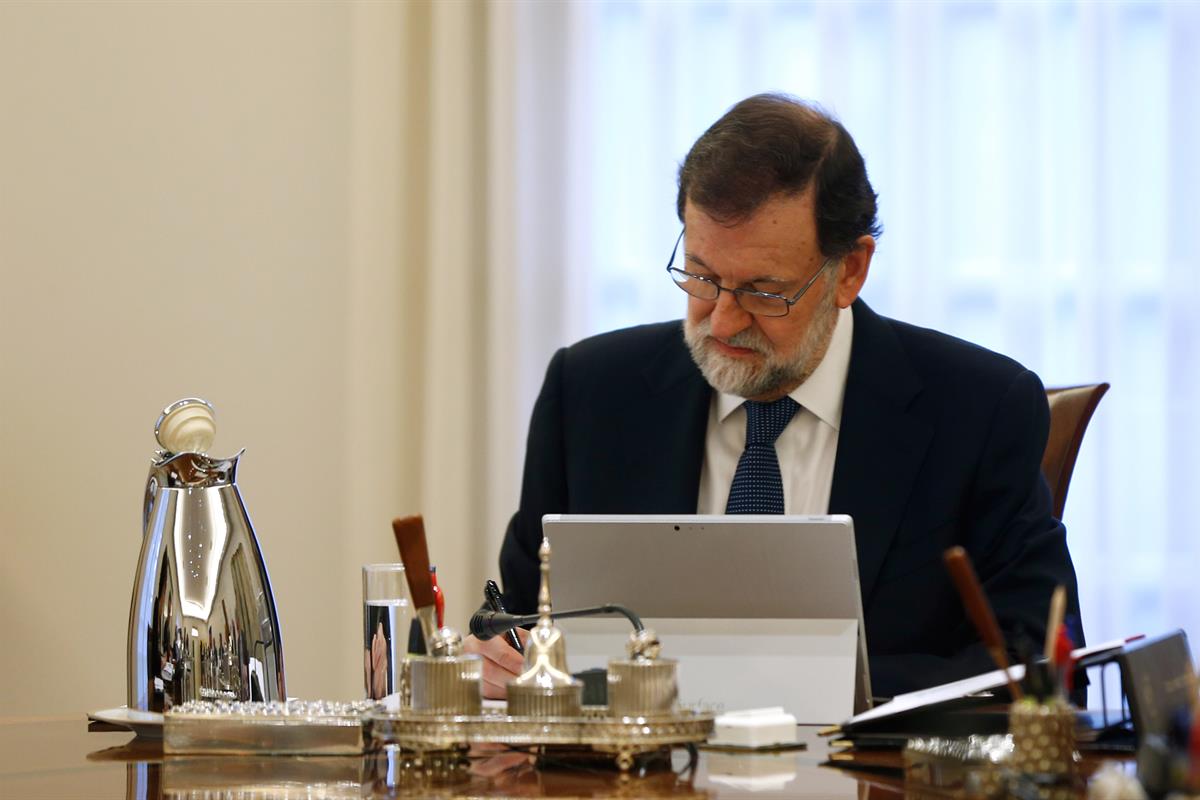 11/10/2017. Reunión extraordinaria del Consejo de Ministros. El presidente del Gobierno, Mariano Rajoy, preside en La Moncloa la reunión ext...