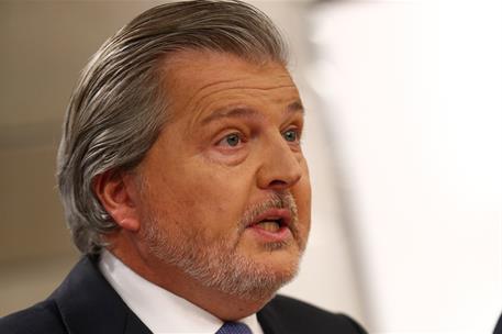 20/01/2017. Consejo de Ministros: Méndez de Vigo, De la Serna y De Guindos. El ministro de Educación, Cultura y Deporte y portavoz del Gobie...