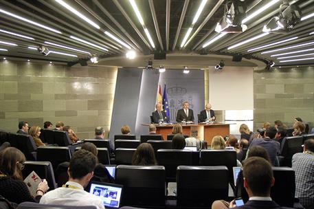 28/04/2017. Consejo de Ministros: Méndez de Vigo, Montoro y De Guindos. El ministro de Educación, Cultura y Deporte y portavoz del Gobierno,...