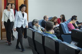 Las ministras Magdalena Valerio, Isabel Celaá y Reyes Maroto, en la rueda de prensa posterior al Consejo de Ministros