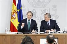 El ministro de Fomento, Íñigo de la Serna, y el portavoz del Gobierno, Íñigo Méndez de Vigo.