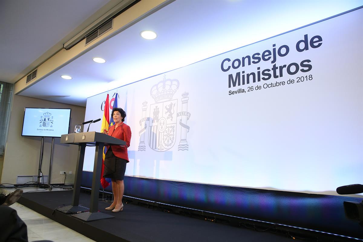26/10/2018. Consejo de Ministros en Sevilla. La ministra de Educación y Formación Profesional y portavoz del Gobierno, Isabel Celaá, durante...