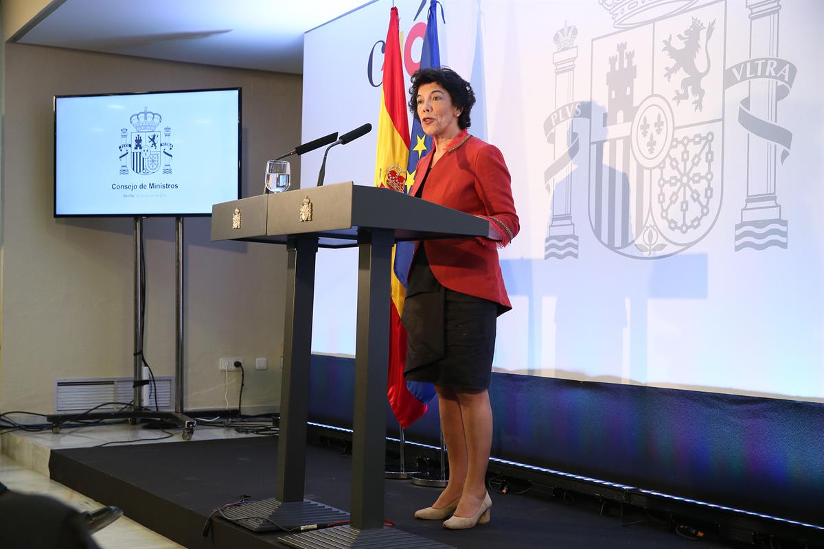 26/10/2018. Consejo de Ministros en Sevilla. La ministra de Educación y Formación Profesional y portavoz del Gobierno, Isabel Celaá, durante...